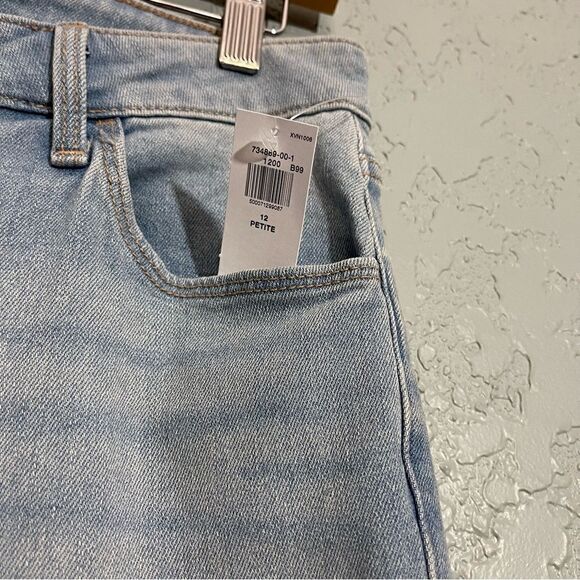 Old Navy High-Waisted Wow Straight Jeans - Picture 4 of 9